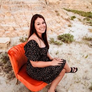 Meet your Posher, Caitlin